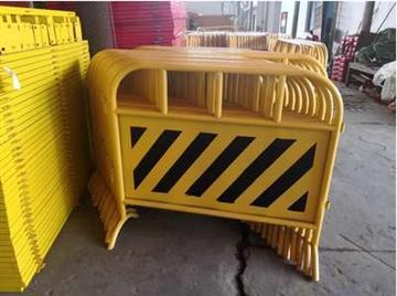 鐵馬、施工道路防護欄及道路機動車輛生產商指南